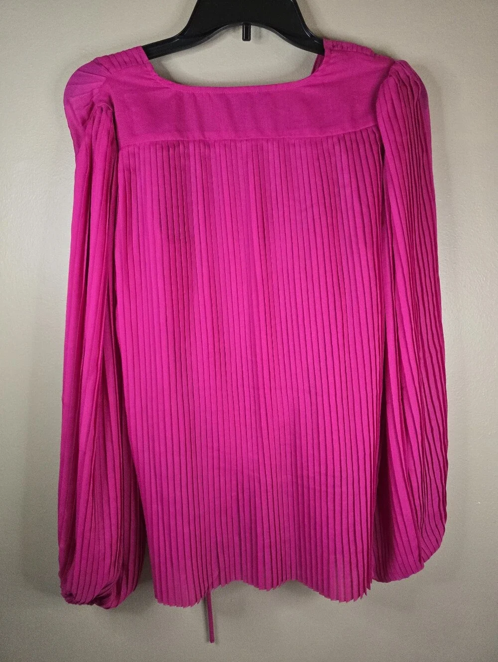 Banana Republic Women’s Neon Hot Pink Pleated Blouse Top Long Sleeve Size Small